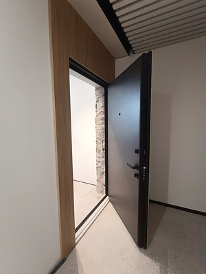 Дверь с верхней вставкой Дверь с верхней вставкой