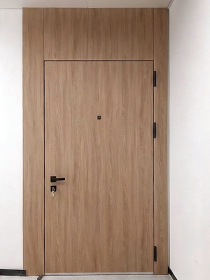 Дверь с верхней вставкой Дверь с верхней вставкой