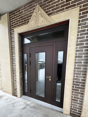 Входная группа с остеклением